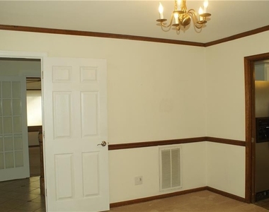 1009 Emory Place - Photo Thumbnail 13