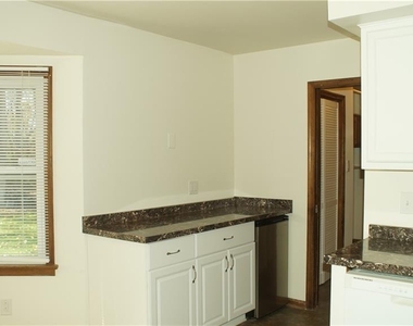 1009 Emory Place - Photo Thumbnail 4