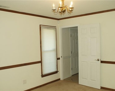 1009 Emory Place - Photo Thumbnail 12