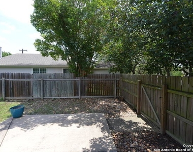 328 Bentwood Dr - Photo Thumbnail 14