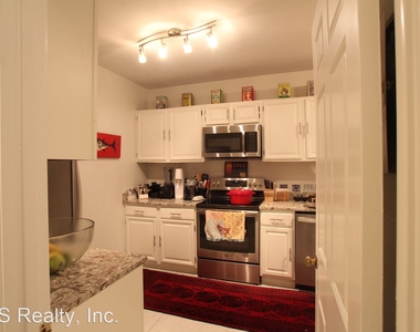 3217 Sutton Place, Nw Unit C - Photo Thumbnail 2