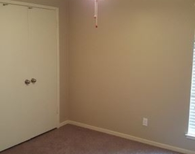 1025 W. Mesa - Photo Thumbnail 4