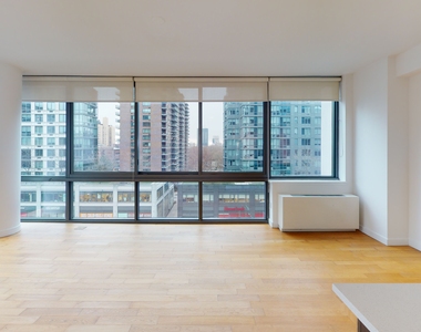 808 Columbus Avenue - Photo Thumbnail 12