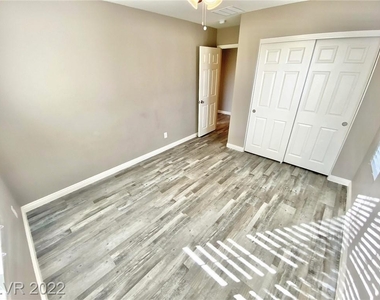 6529 Dolian Creek Street - Photo Thumbnail 15