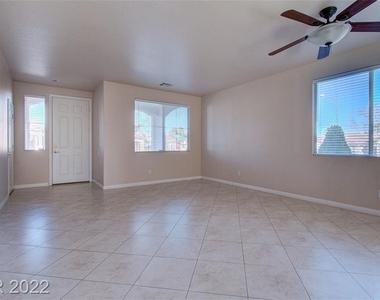 8205 Golden Cypress Avenue - Photo Thumbnail 4