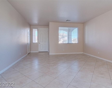 8205 Golden Cypress Avenue - Photo Thumbnail 3