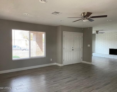 4903 W Onyx Avenue - Photo Thumbnail 4