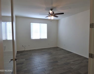 3511 W Tiana Court - Photo Thumbnail 12