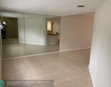 1900 Oceanwalk Ln - Photo Thumbnail 2