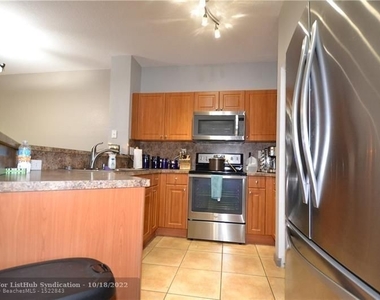 8842 S Isles Cir - Photo Thumbnail 1