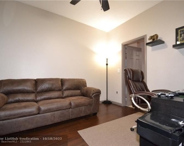 8842 S Isles Cir - Photo Thumbnail 12