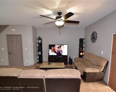 8842 S Isles Cir - Photo Thumbnail 8