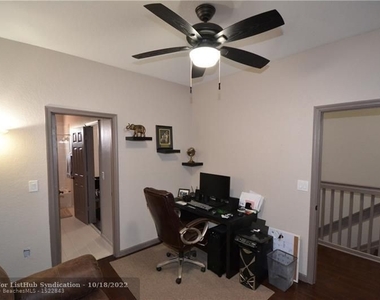 8842 S Isles Cir - Photo Thumbnail 11