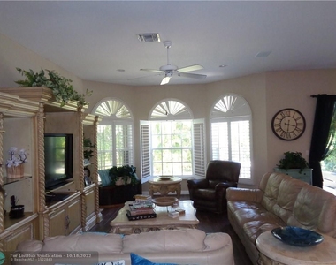 16210 Merida Ln - Photo Thumbnail 4