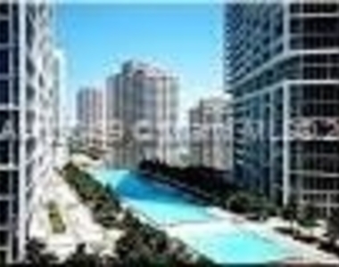 465 Brickell Ave - Photo Thumbnail 1