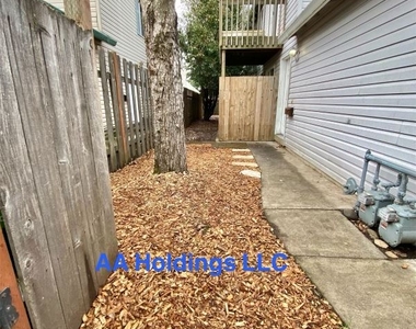 8059 Se Woodstock Blvd - Photo Thumbnail 3