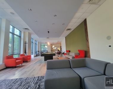 47-20 Center Boulevard - Photo Thumbnail 19