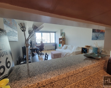47-20 Center Boulevard - Photo Thumbnail 3