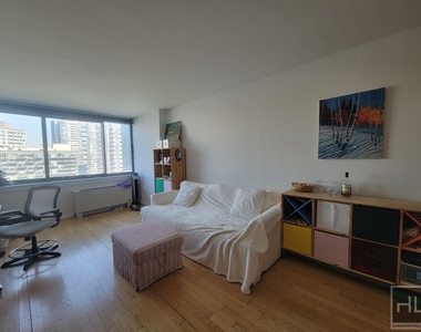 47-20 Center Boulevard - Photo Thumbnail 8
