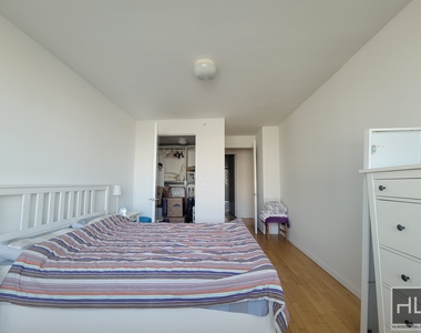 47-20 Center Boulevard - Photo Thumbnail 11