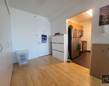 47-20 Center Boulevard - Photo Thumbnail 15