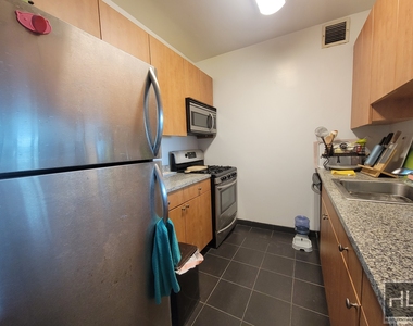 47-20 Center Boulevard - Photo Thumbnail 1