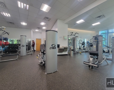 47-20 Center Boulevard - Photo Thumbnail 21