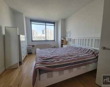 47-20 Center Boulevard - Photo Thumbnail 13