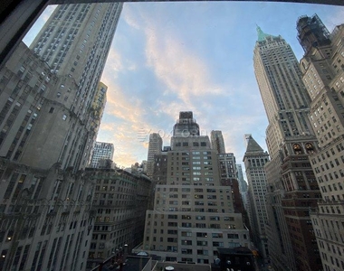 Wall St. - Photo Thumbnail 3