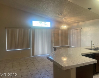 8420 Airmont Court - Photo Thumbnail 4