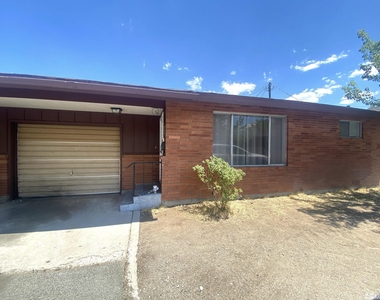 942 Roberts Street - Photo Thumbnail 0