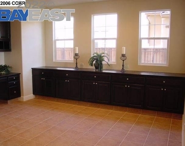 5545 Satinleaf Way - Photo Thumbnail 3