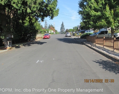 11530 Se 48th Ave. - Photo Thumbnail 11