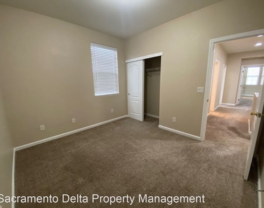 721 Wapello Circle - Photo Thumbnail 27