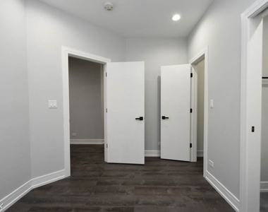 6109 N. Winthrop, Unit 1 - Photo Thumbnail 15