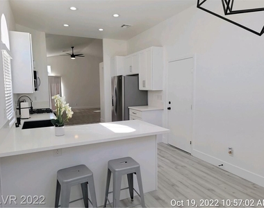 10517 Beachwalk Place - Photo Thumbnail 8