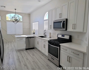 10517 Beachwalk Place - Photo Thumbnail 6