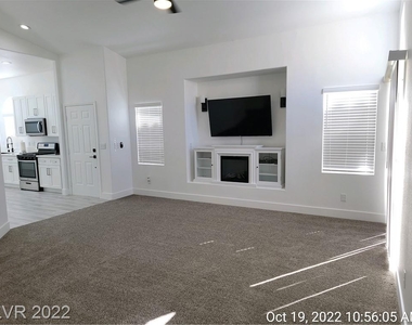 10517 Beachwalk Place - Photo Thumbnail 4