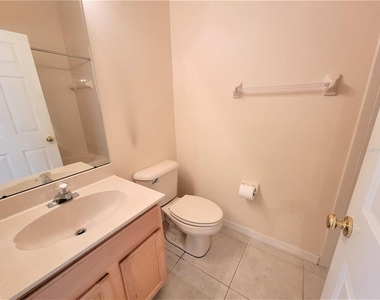 557 Vallance Way Ne - Photo Thumbnail 15