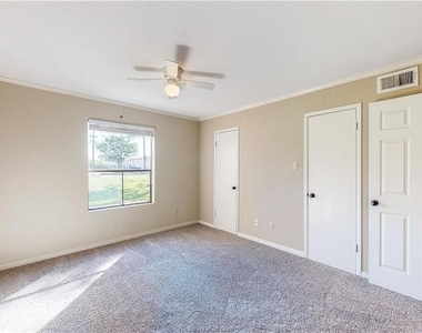 904 University Oaks Boulevard - Photo Thumbnail 17