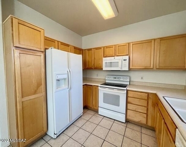 7992 W Cottonwood Wash Way - Photo Thumbnail 11