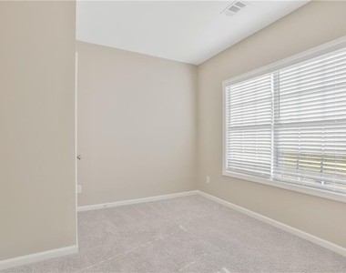 601 Nine Oaks Circle - Photo Thumbnail 19