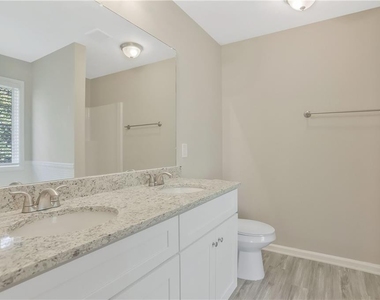 601 Nine Oaks Circle - Photo Thumbnail 13