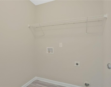 601 Nine Oaks Circle - Photo Thumbnail 21