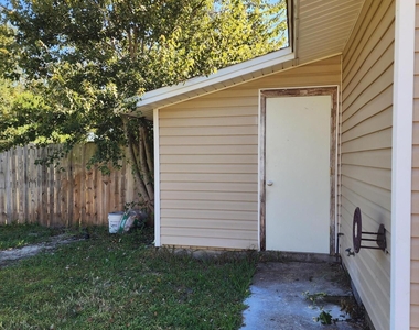 1022 Bradley Circle - Photo Thumbnail 10