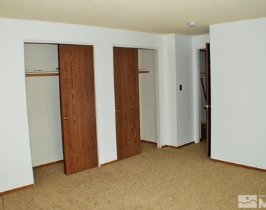 2212 Wabash Circle - Photo Thumbnail 10