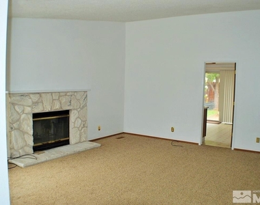 2212 Wabash Circle - Photo Thumbnail 2