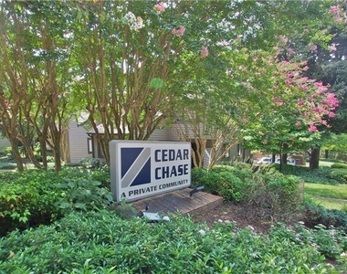 802 Cedar Chase Circle Ne - Photo Thumbnail 0
