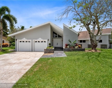 8712 Mahogany Ave - Photo Thumbnail 0