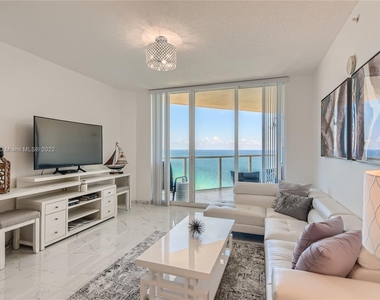 16699 Collins Ave - Photo Thumbnail 2